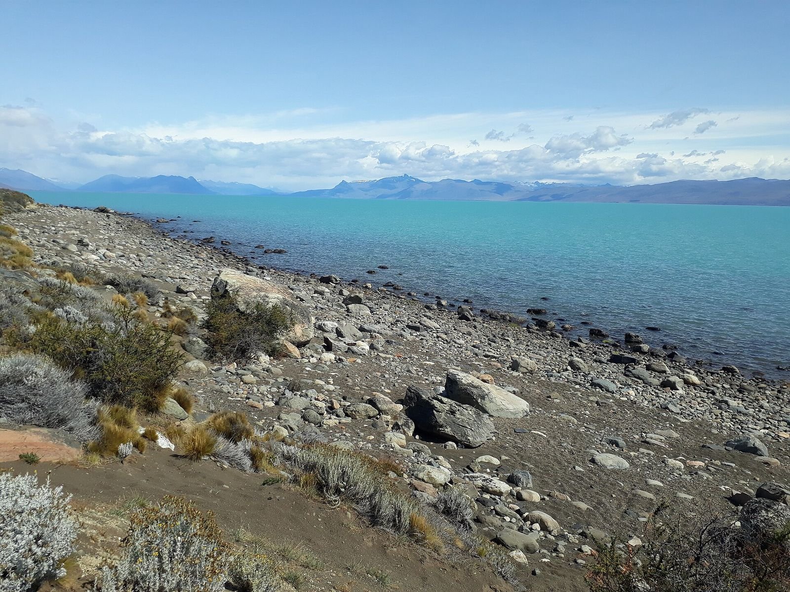 Temperatura em El Calafate: o Lago Argentino turquesa em dia de sol