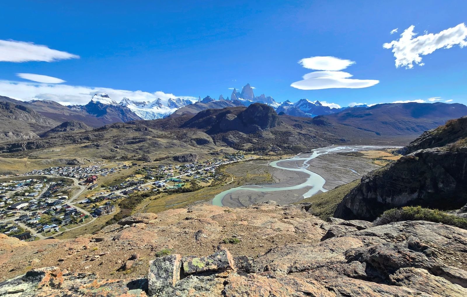 Vale do Rio de las Vueltas visto de um mirante em El Chaltén
