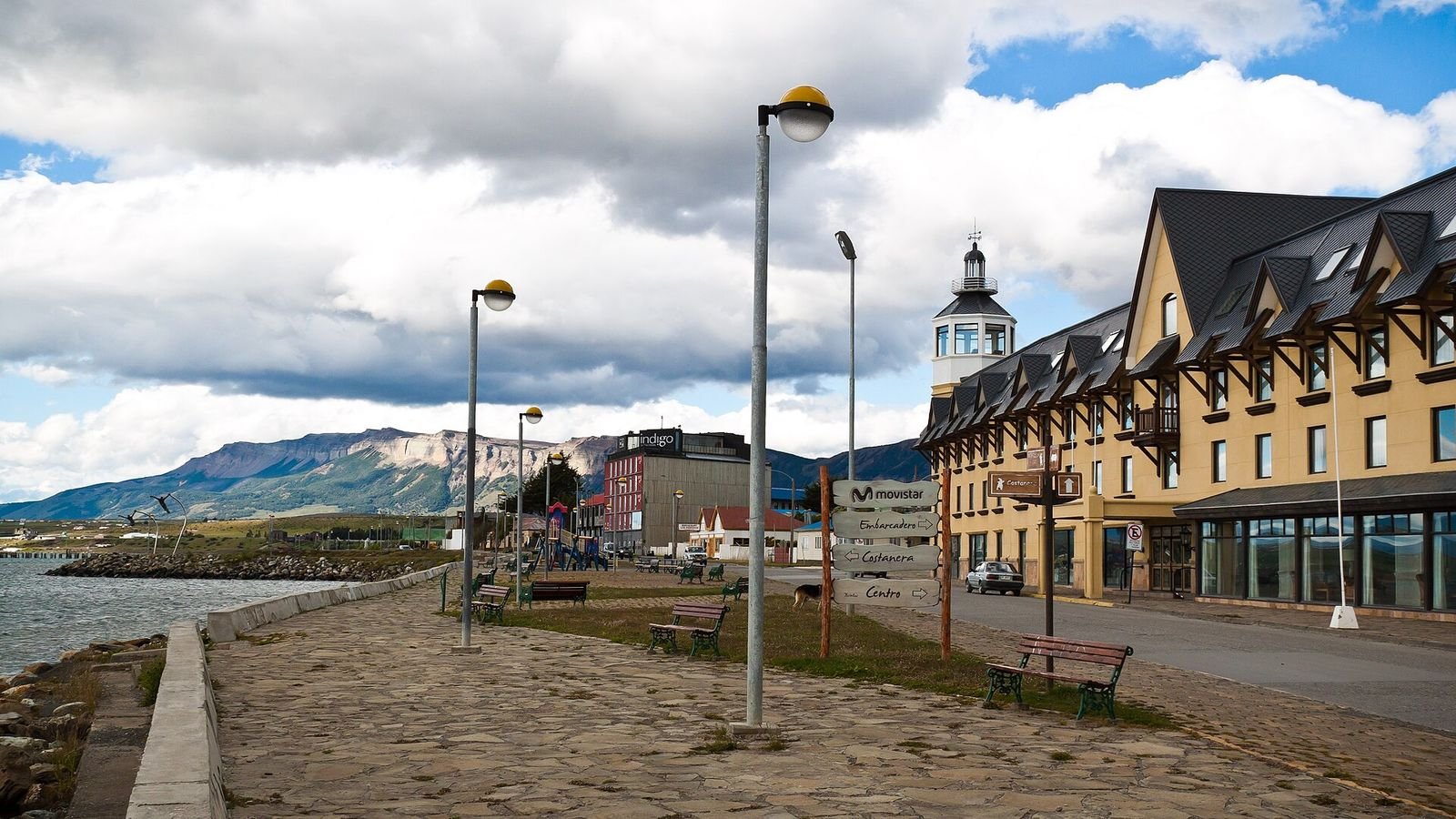 Orla de Puerto Natales, base para visitar Torres del Paine, na Patagônia chilena